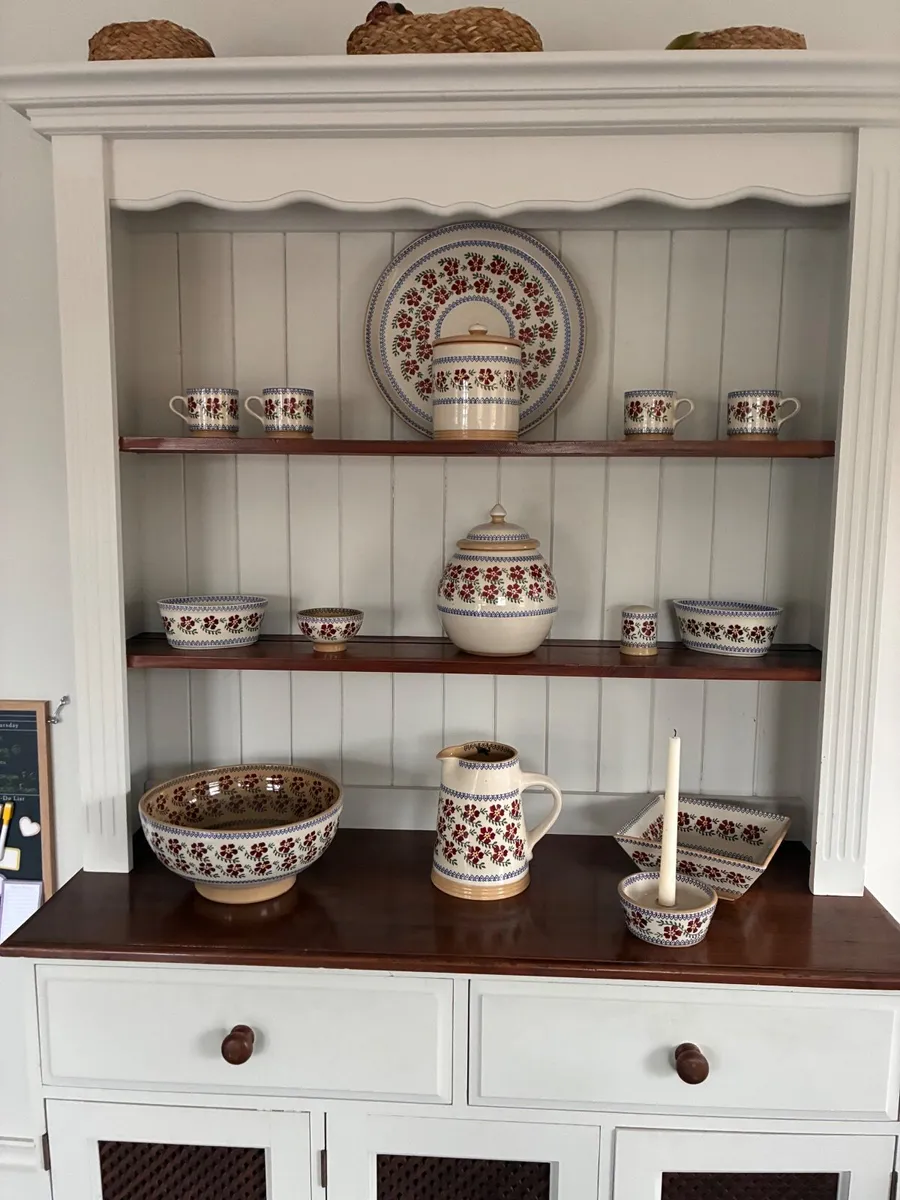 Beautiful dresser - Image 1