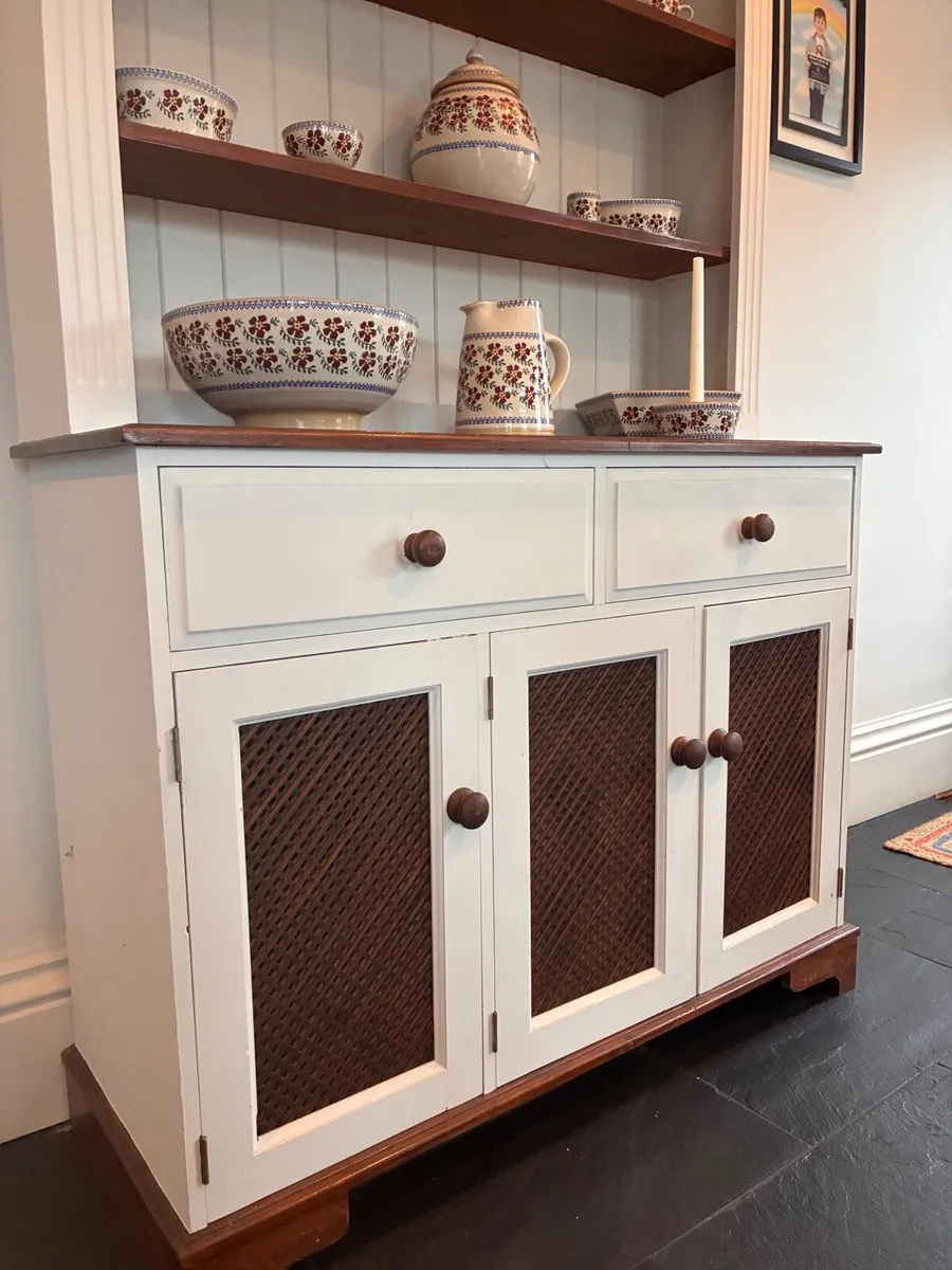 Beautiful dresser - Image 3