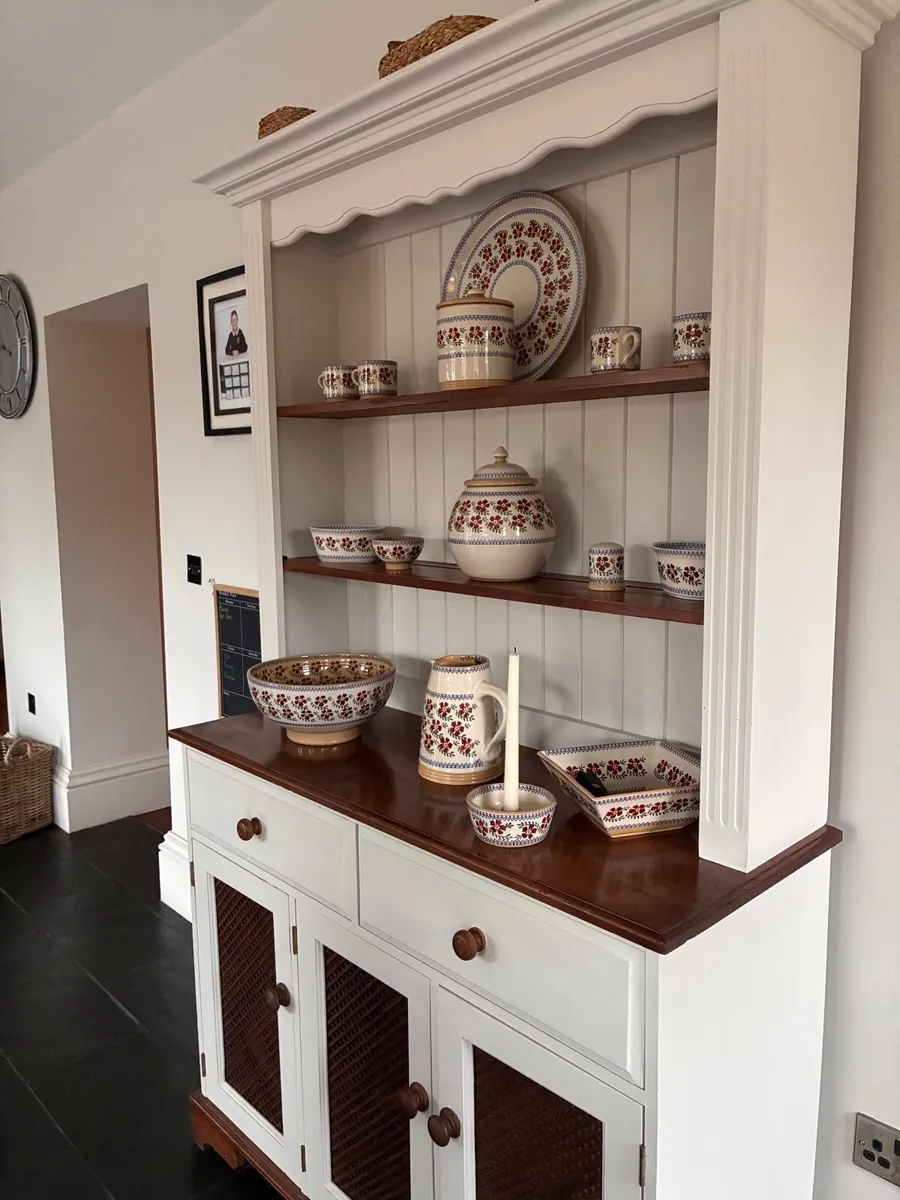 Beautiful dresser - Image 4