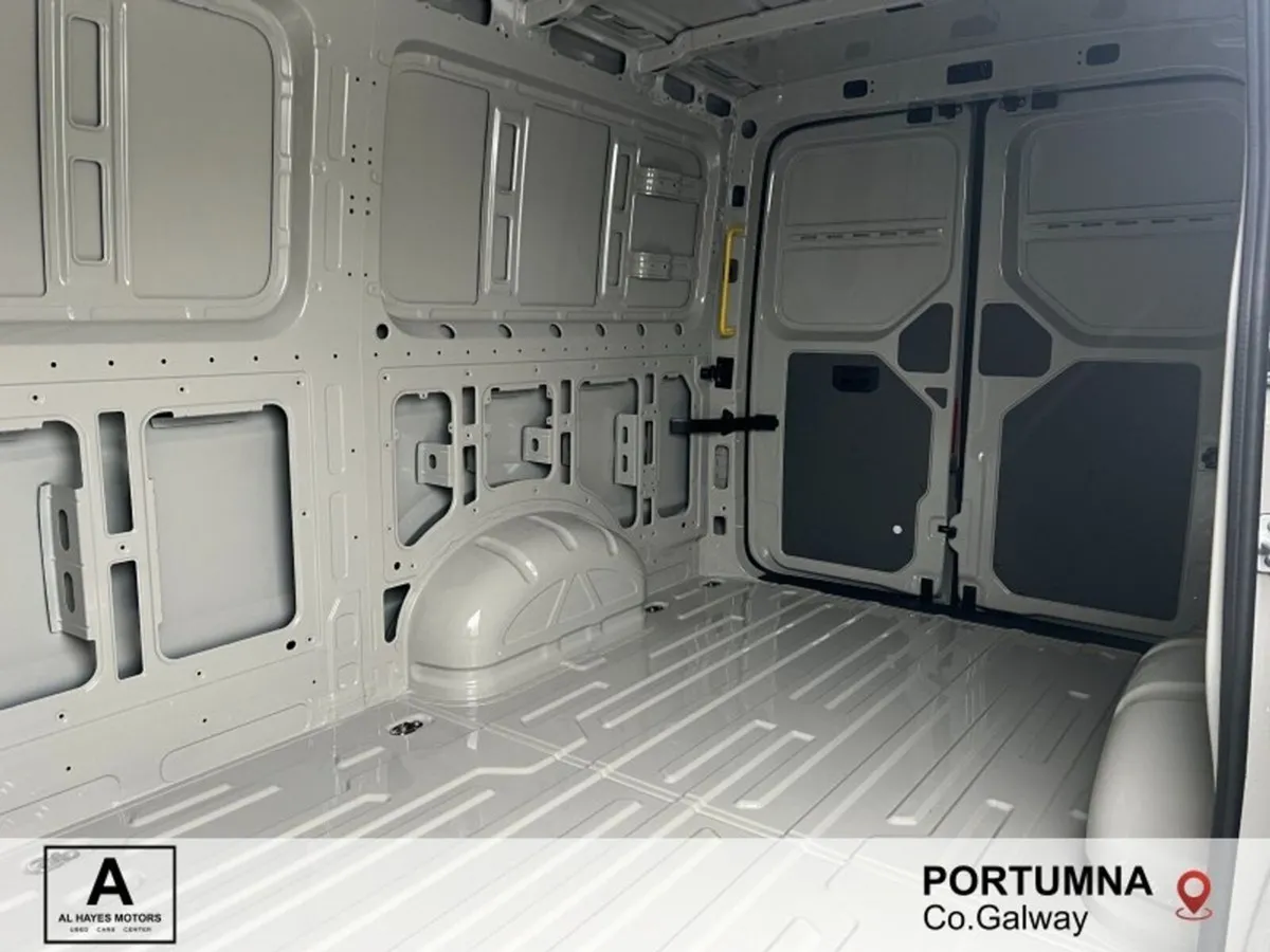 Volkswagen Crafter AUTOMATIC  H 35 MWB 140BHP - Image 4