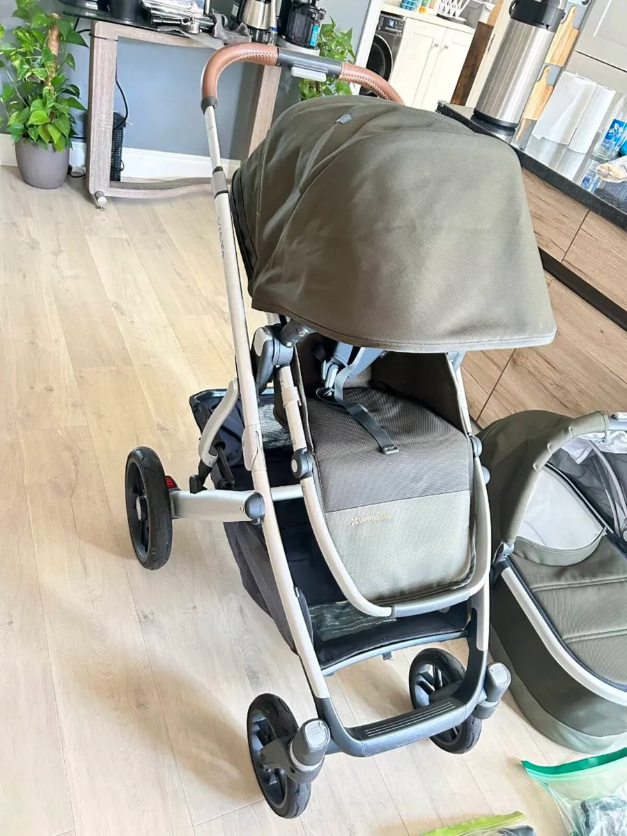 Uppababy Vista V2 Bundle - Image 4