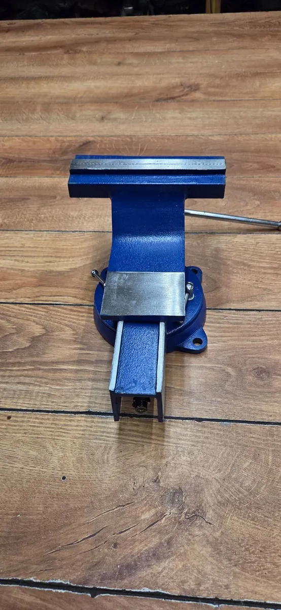 Blue vice - Image 1