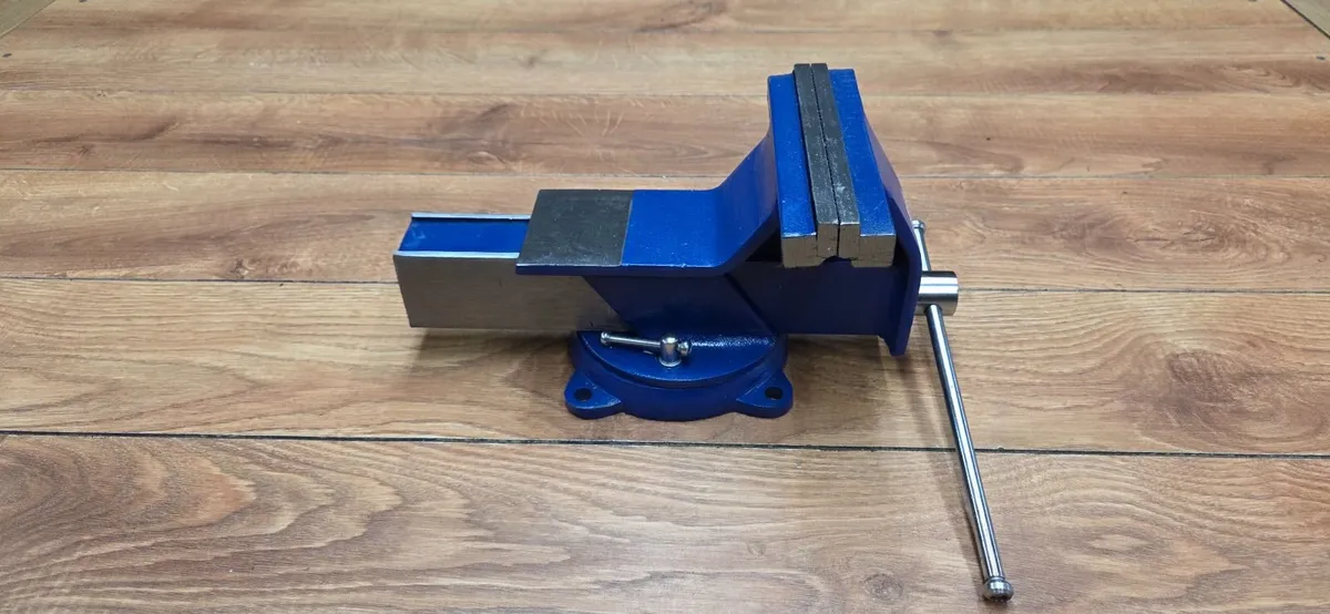 Blue vice - Image 2