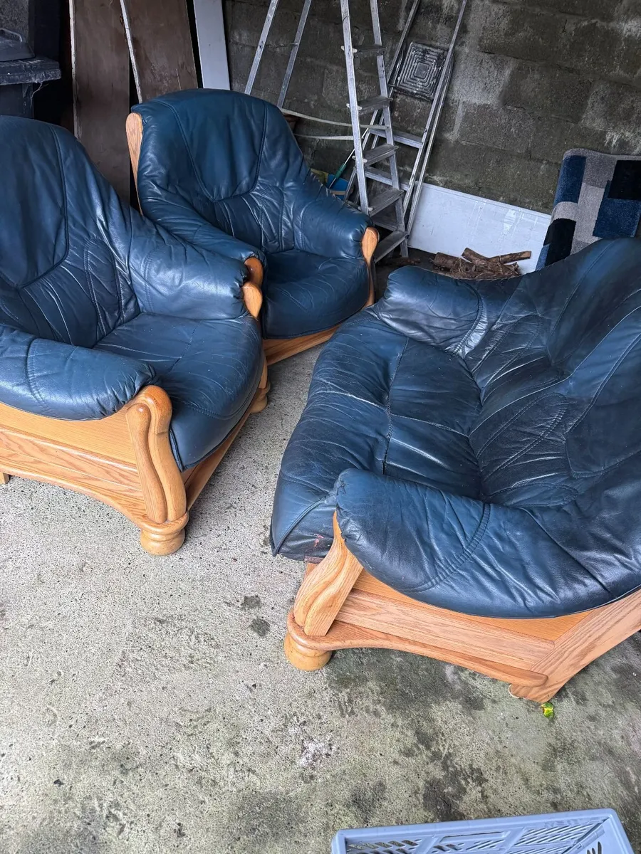 3 piece leather suite.  sofa is two seater