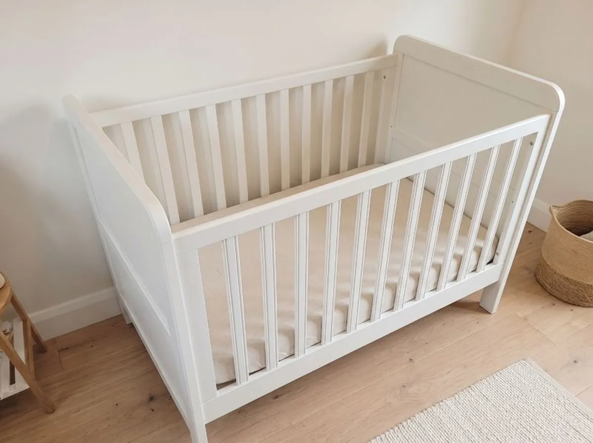 White cot / Cot bed; Very Good Condition - Image 1
