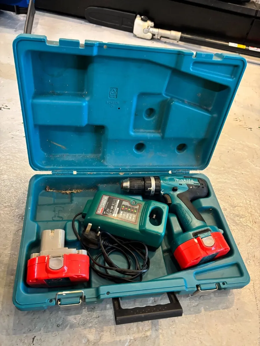 MAKITA 18V CORDLESS DRILL SET - FOR SALE - Image 2
