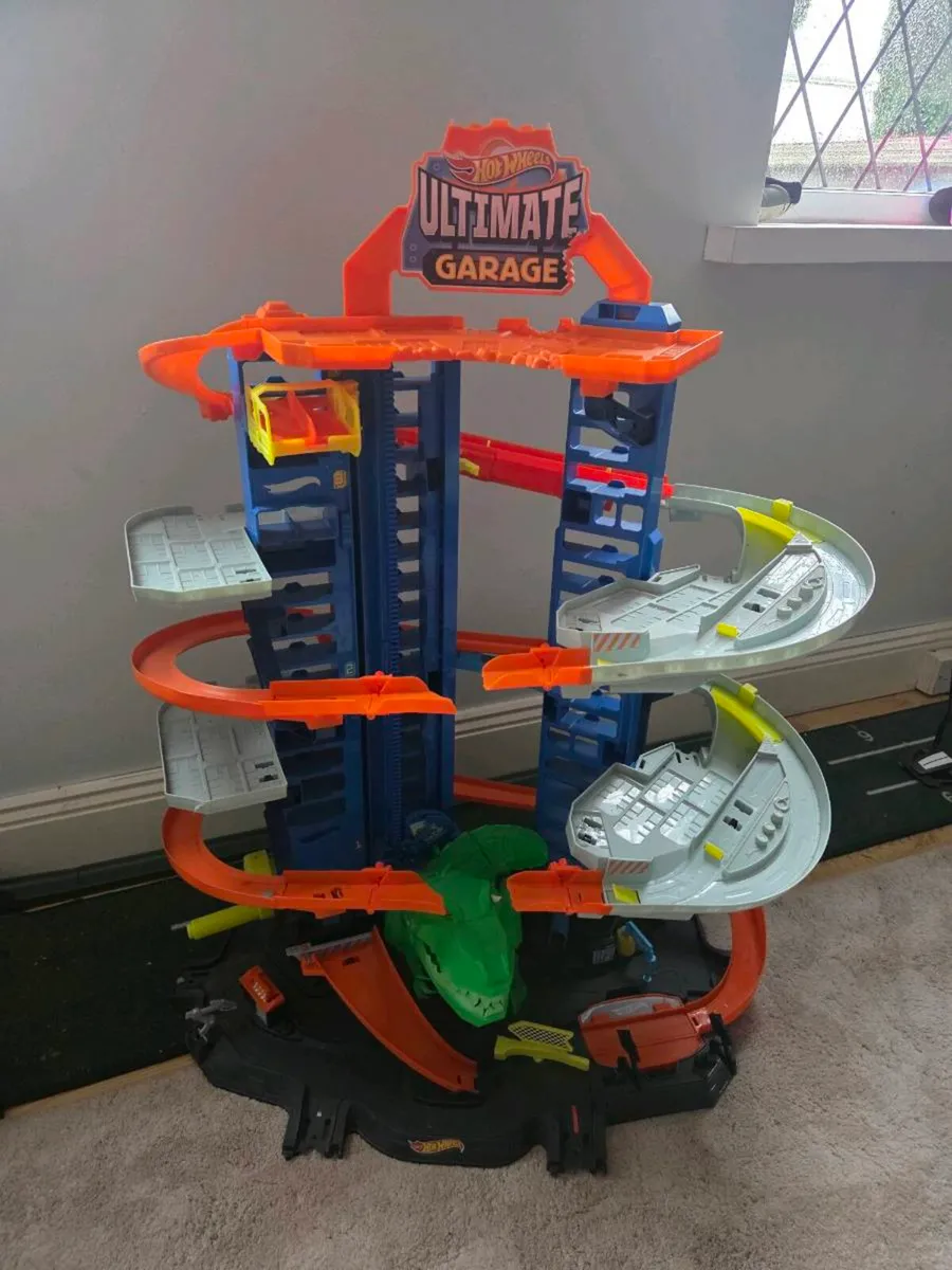 Hot Wheels Ultimate Garage - Image 1