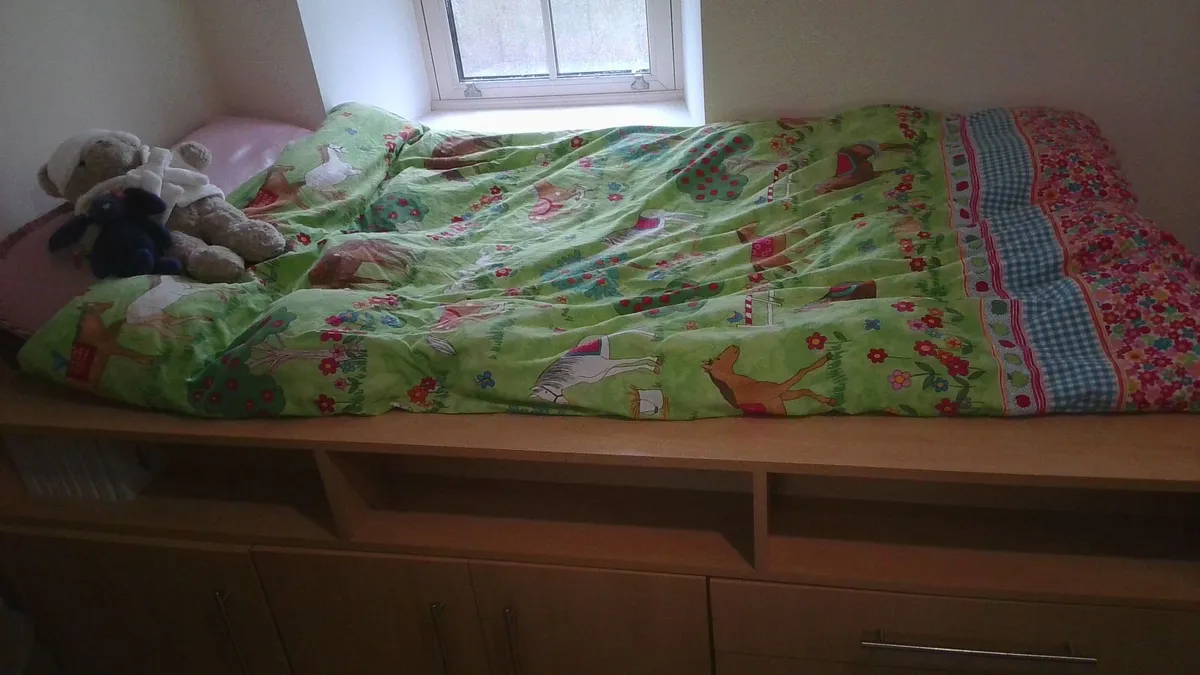 Cabin bed - Image 1