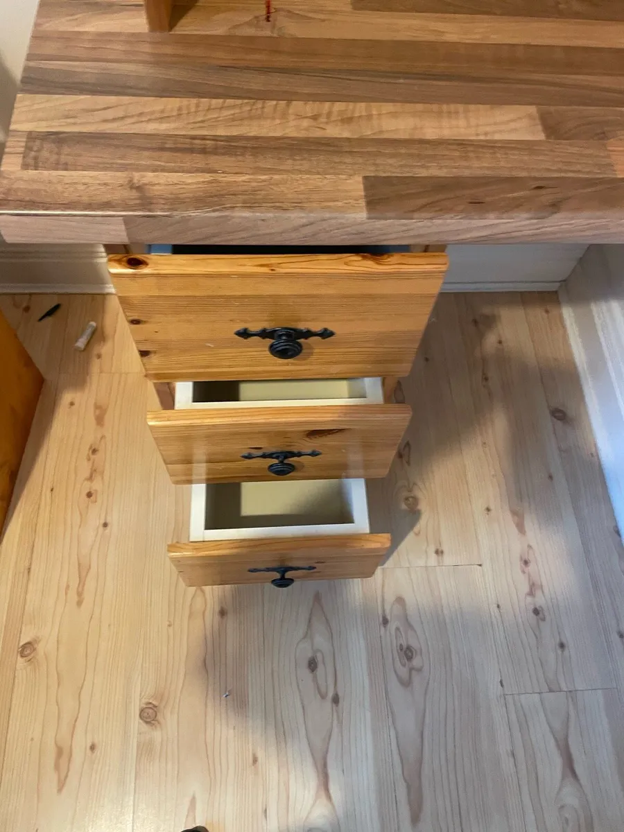 Study desk / locker - Image 3