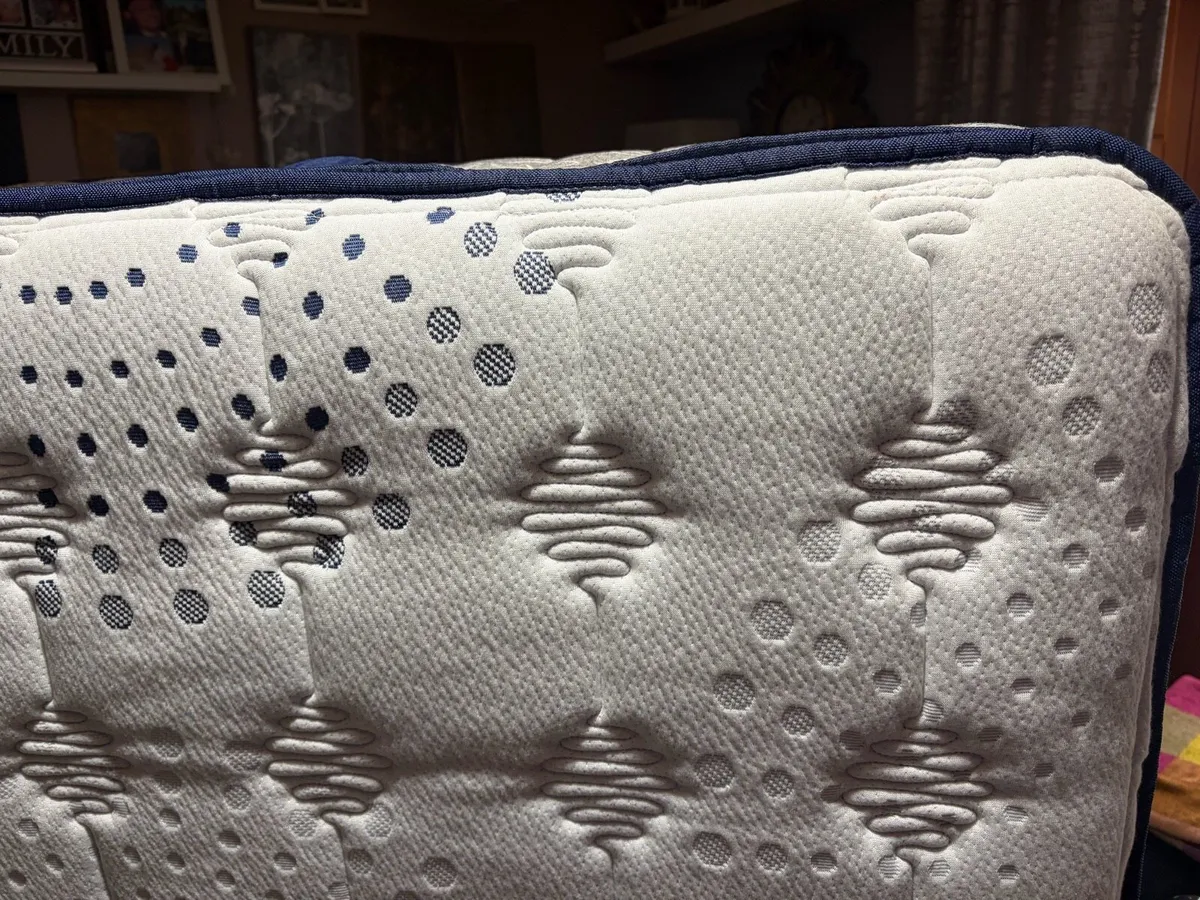 Double mattress by Briody Harvey Norman in - Image 4