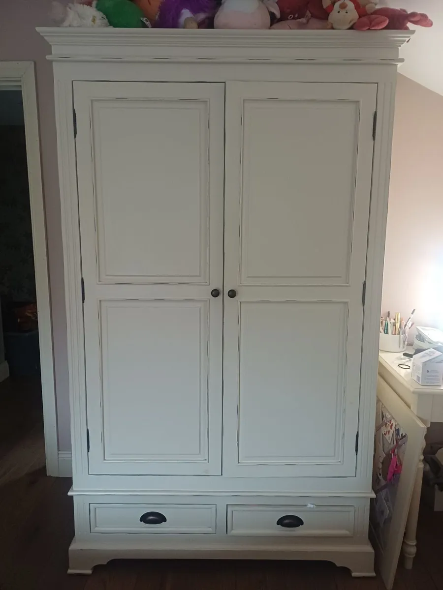 Bedroom Furniture Set - Image 4