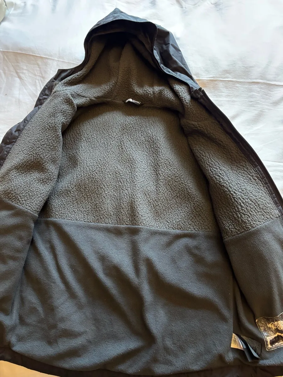 North face Boys Waterproof Jacket size M - Image 3
