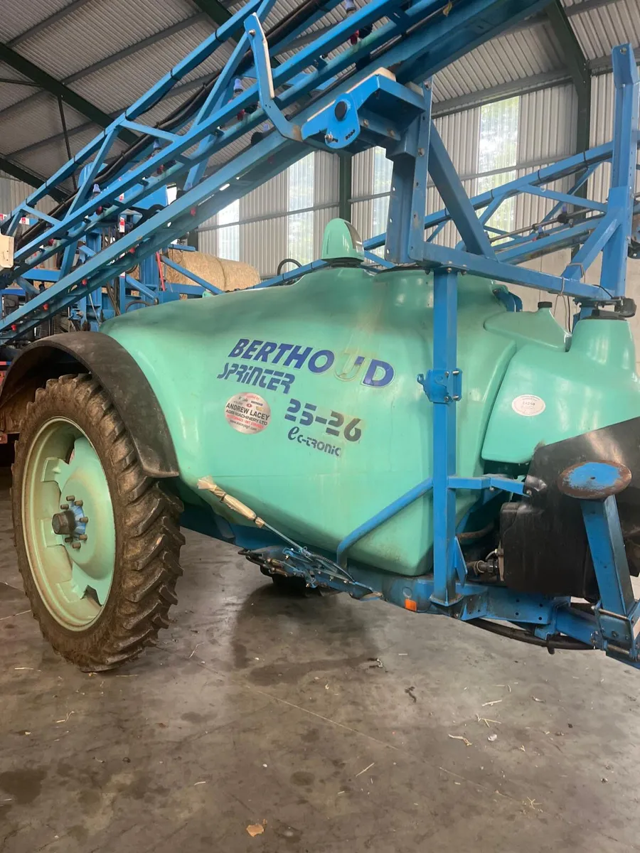 Berthoud Sprinter 2600 Ltr trailed Sprayer - Image 4