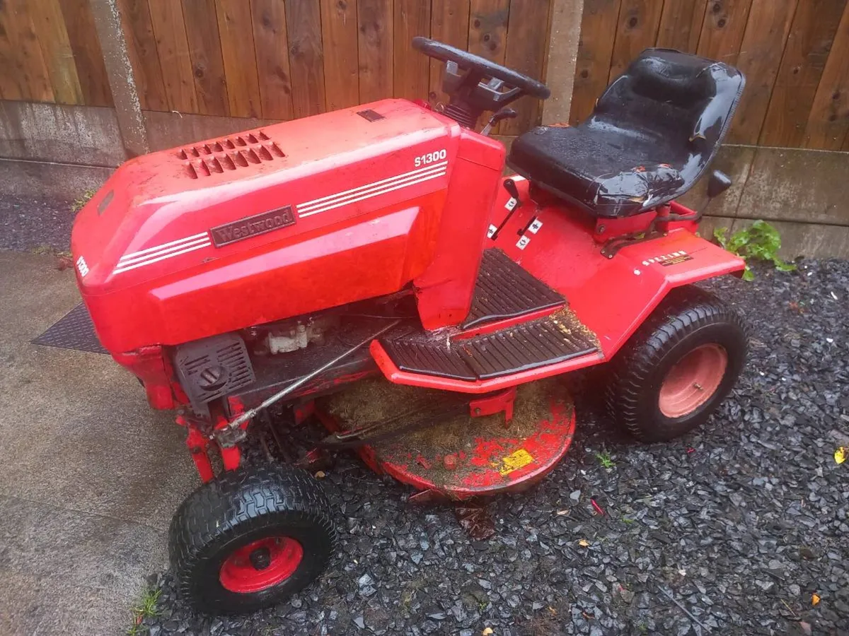 Ride on lawnmower