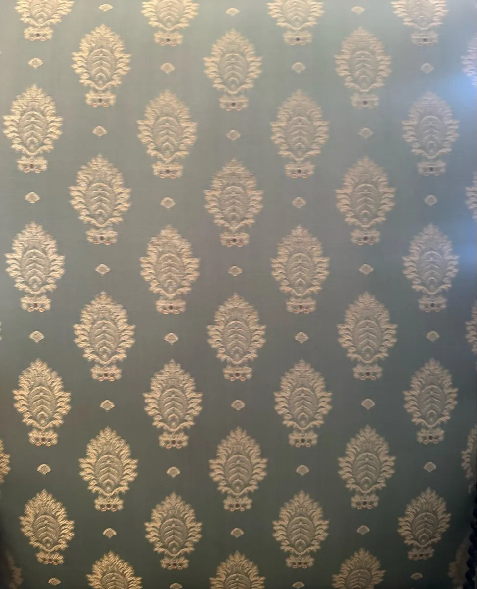Elegant traditional upholstered mahogany armchair - Image 3