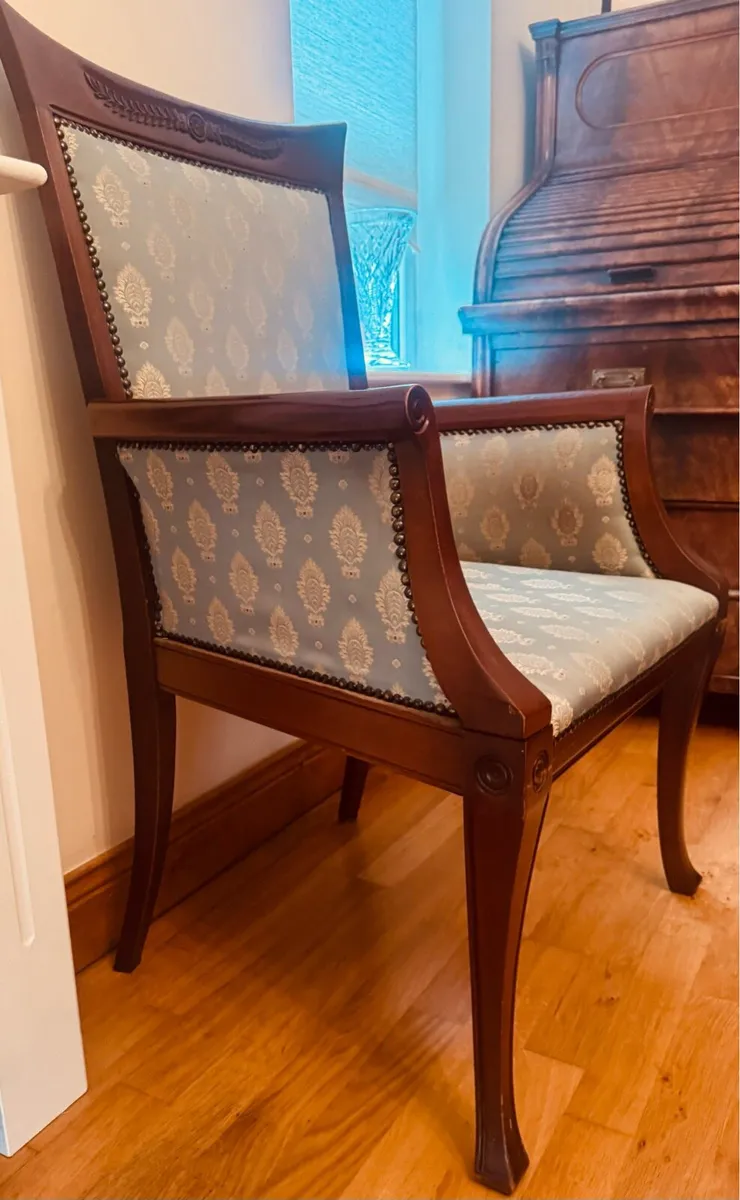 Elegant traditional upholstered mahogany armchair - Image 1