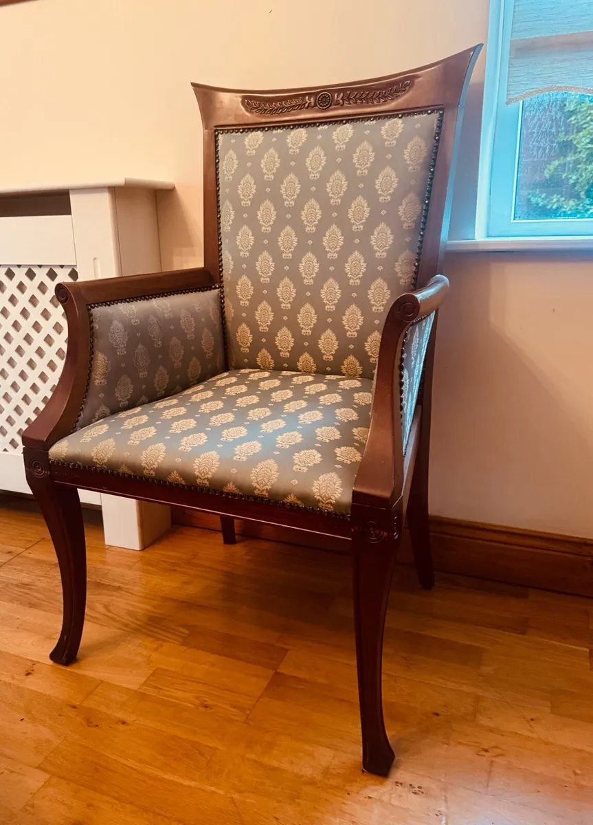 Elegant traditional upholstered mahogany armchair - Image 2