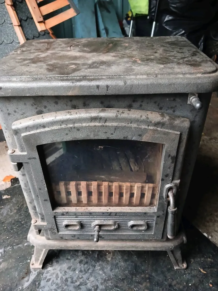 Solid fuel stove - Image 1