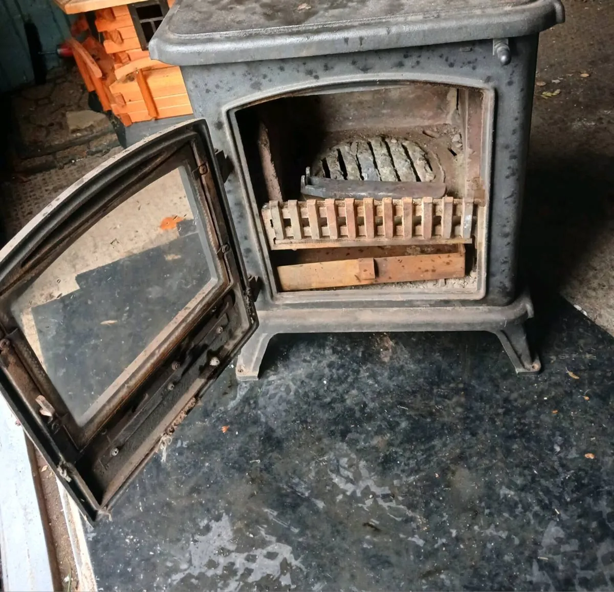 Solid fuel stove - Image 2
