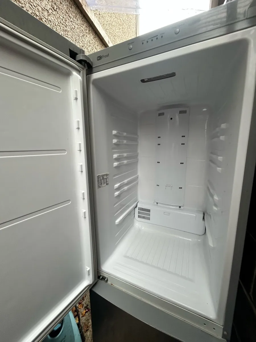 Samsung fridge - Image 3