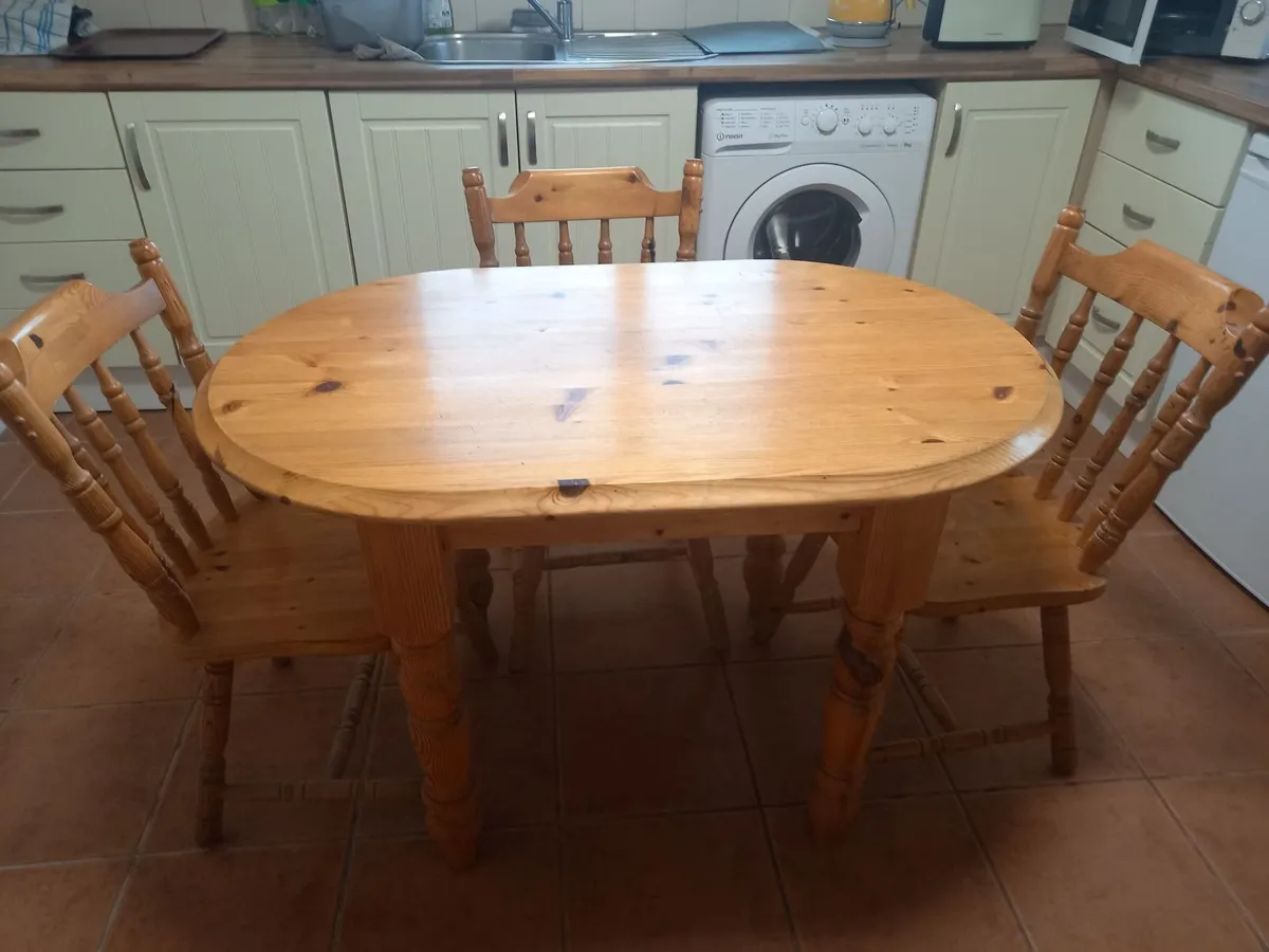 Table + 3 chairs - Image 1