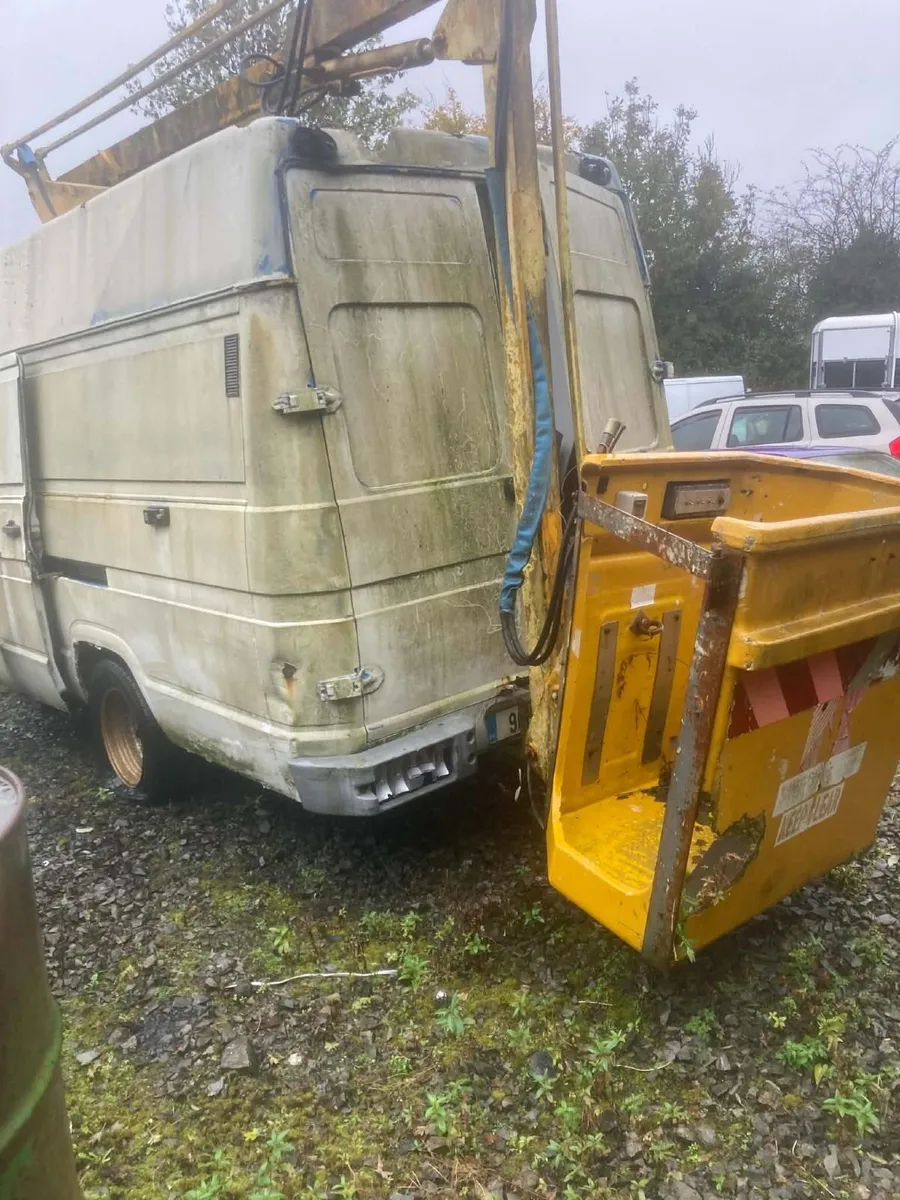 96 Iveco ex Eircom with hoist - Image 3