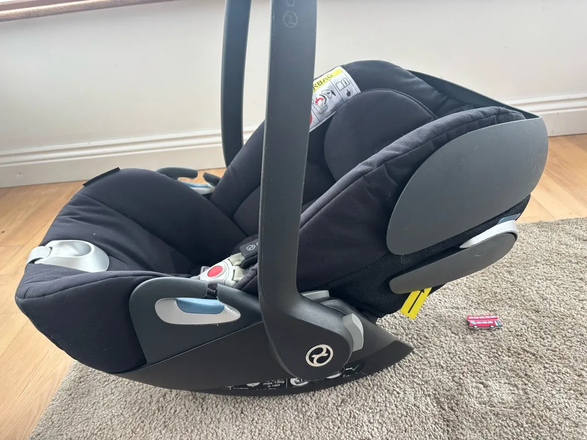 Cybex cloud Z car seat with isofix base & raincove - Image 1