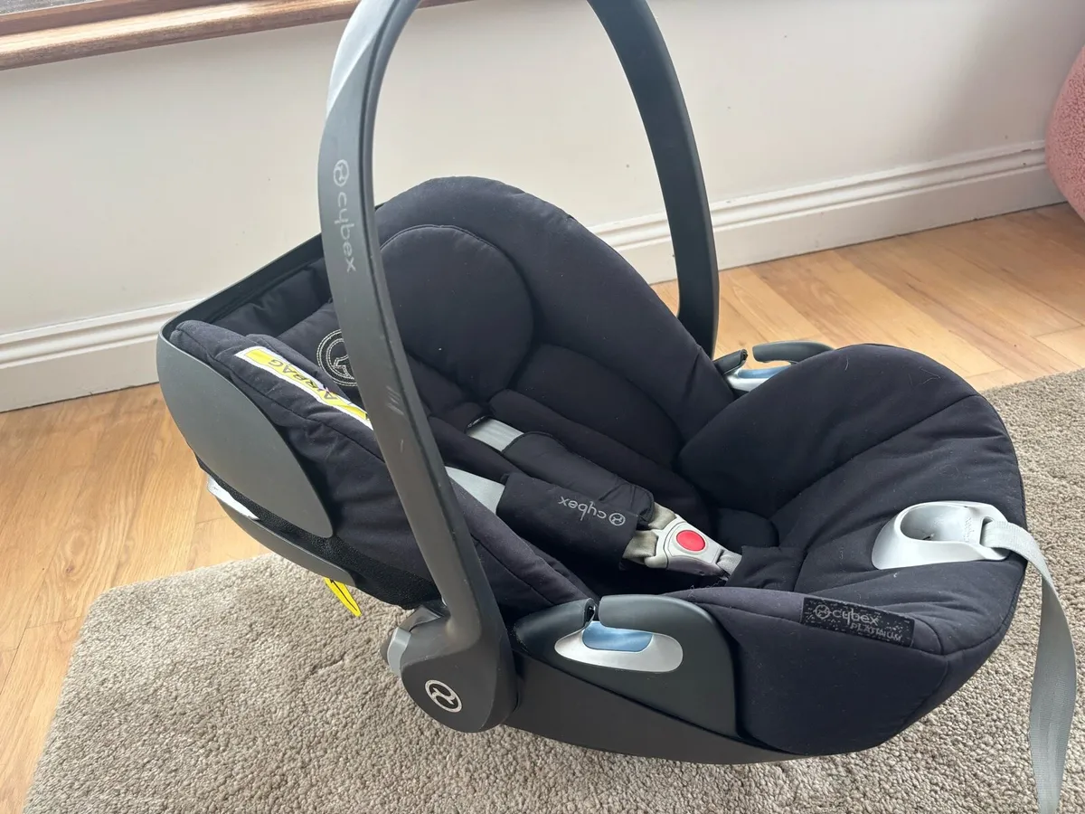 Cybex cloud Z car seat with isofix base & raincove - Image 3