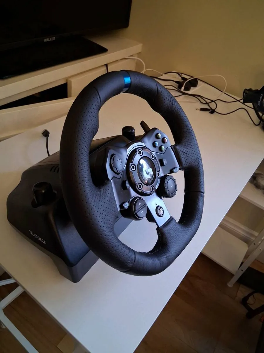 Logitech G923 Racing Wheel bundle Xbox - Image 1