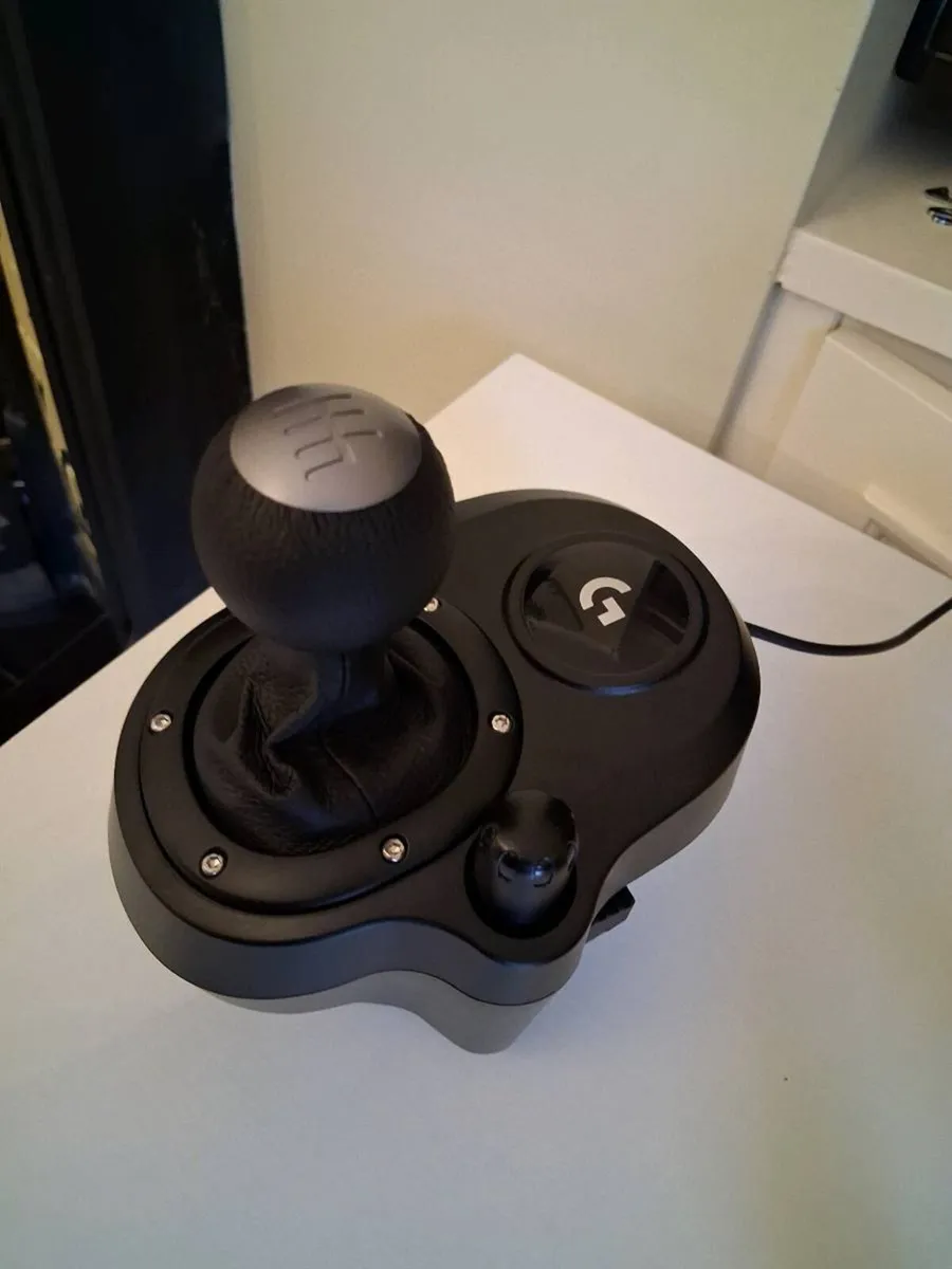Logitech G923 Racing Wheel bundle Xbox - Image 4