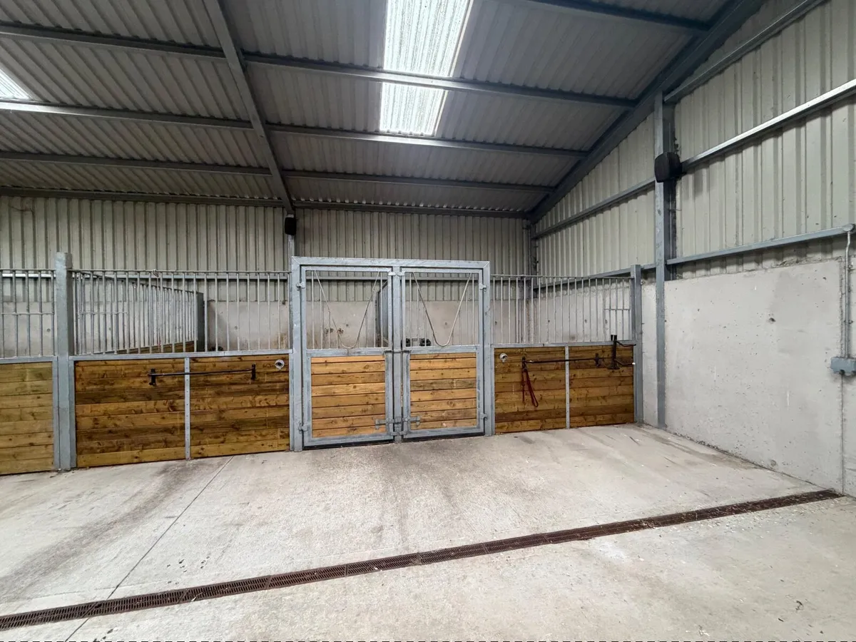 Internal horse stables - Image 1