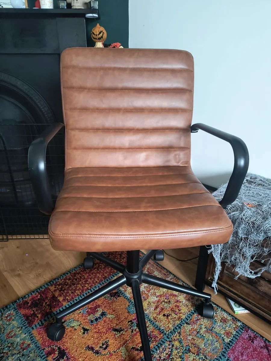 Office chair - Image 1