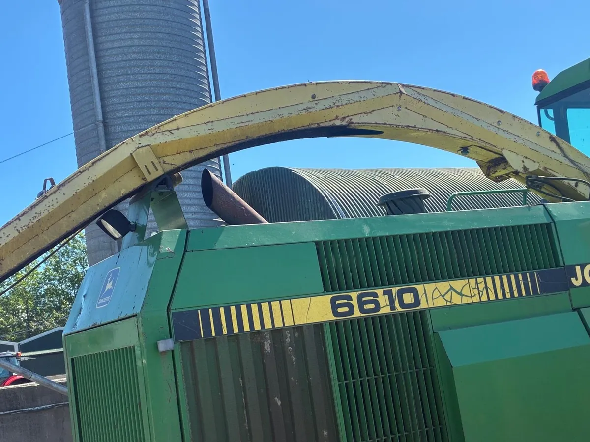 John Deere 6610 harvester - Image 1