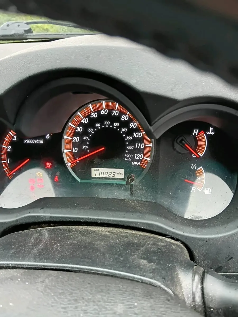 Toyota hilux - Image 3