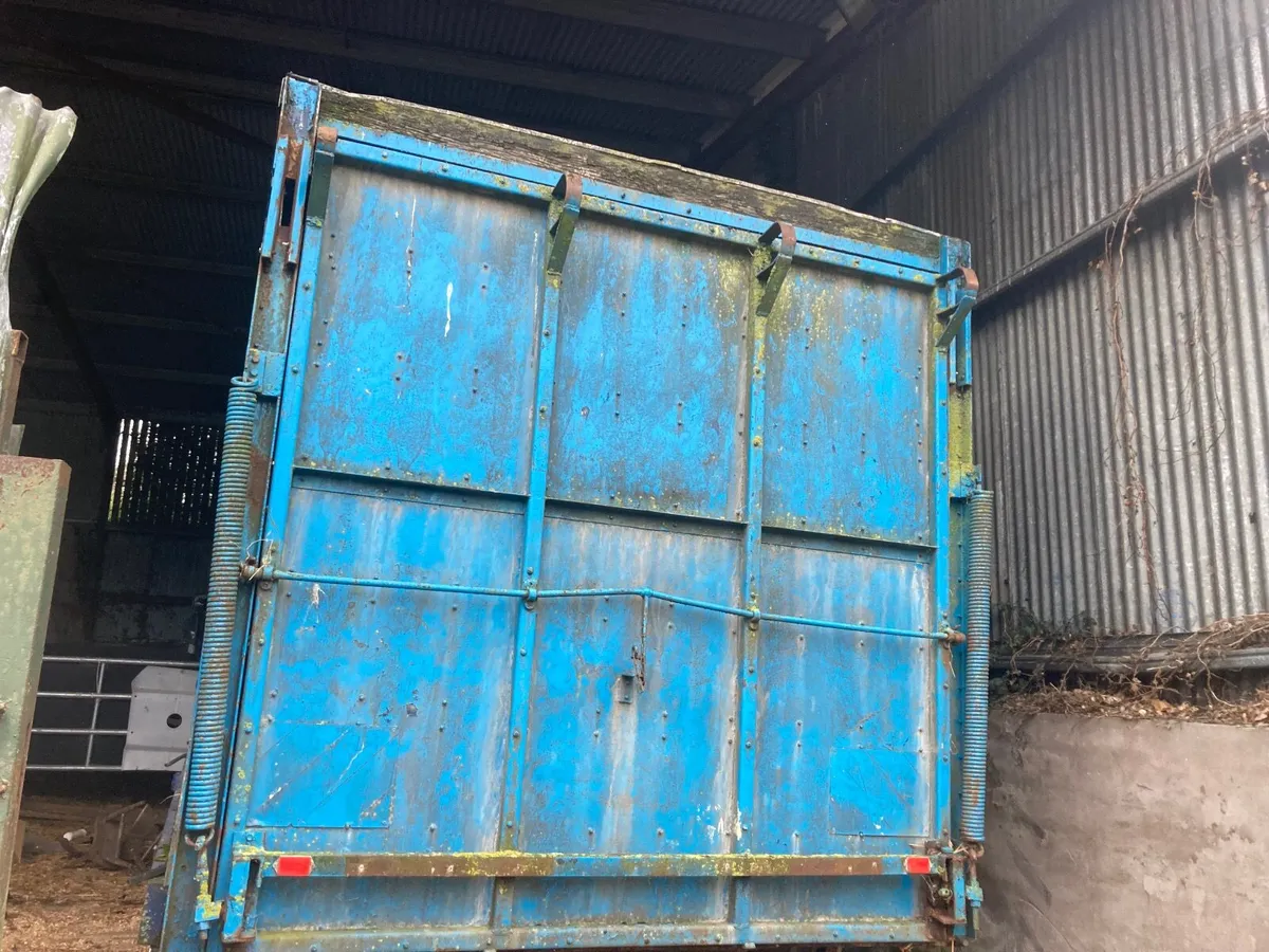 Horse/cattle box - Image 4
