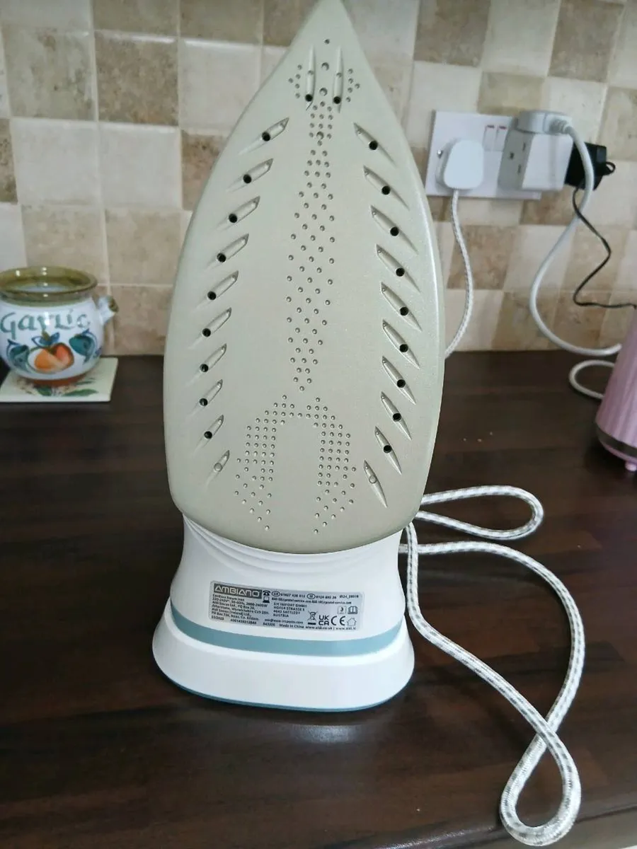 NEW CORDLESS STEAM IRON + IRONING BOARD - Image 2