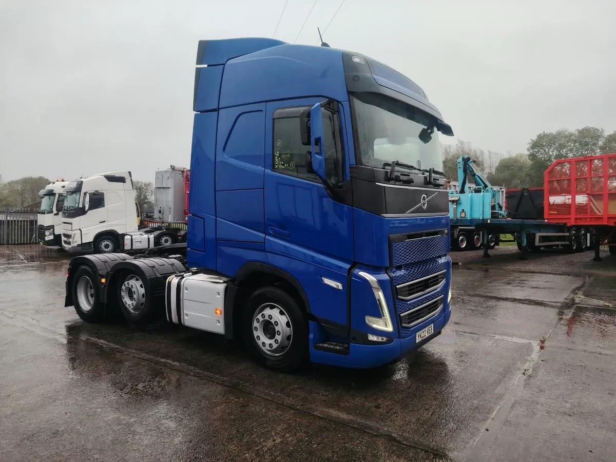 2022 Volvo FH Version 5 Globtrotter  6x2 - Image 1