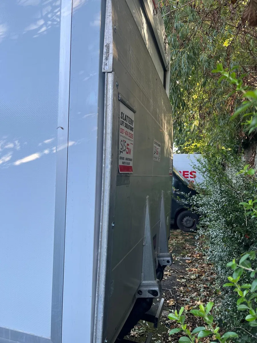 2020 Volkswagen Crafter Luton Box Van - Image 2