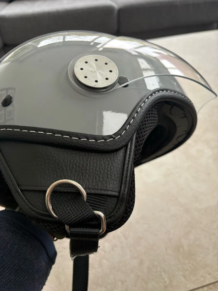 Vespa original Helmet with visor - Image 3