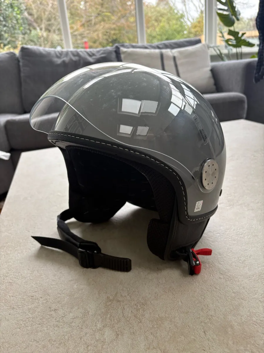 Vespa original Helmet with visor - Image 1