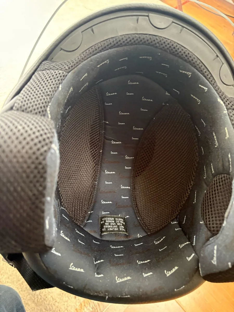 Vespa original Helmet with visor - Image 4