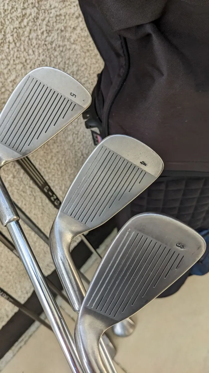 Wilson , Callaway. Ping Putter, New Bag & Trolley. - Image 3