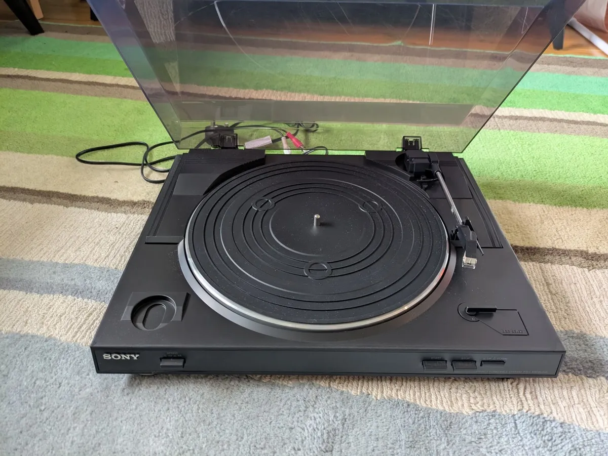 Sony turntable - Image 1