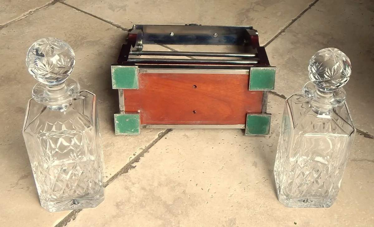 Twin Crystal Decanter Tantalus in Wood Case - Image 3