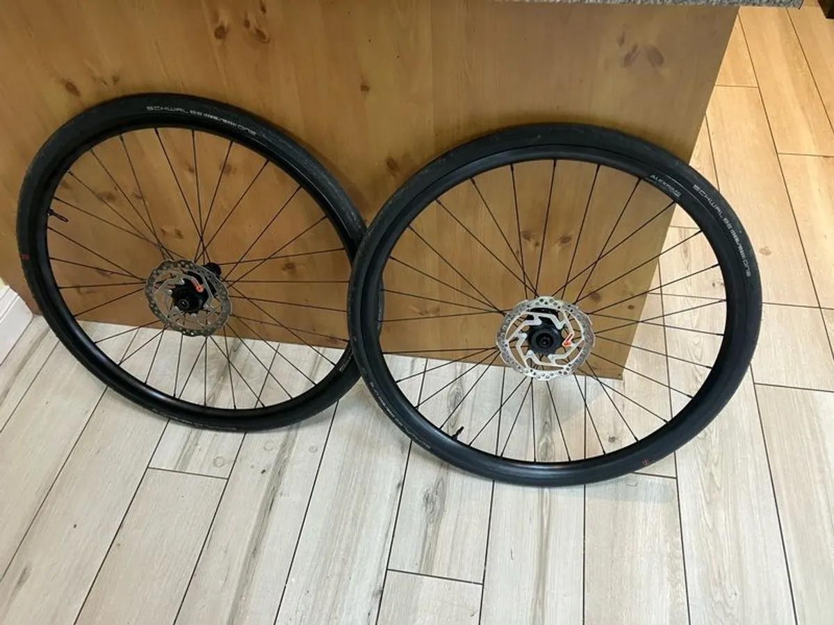Alex rims 700 x 32 mm tyres, rotors 160mm - Image 1