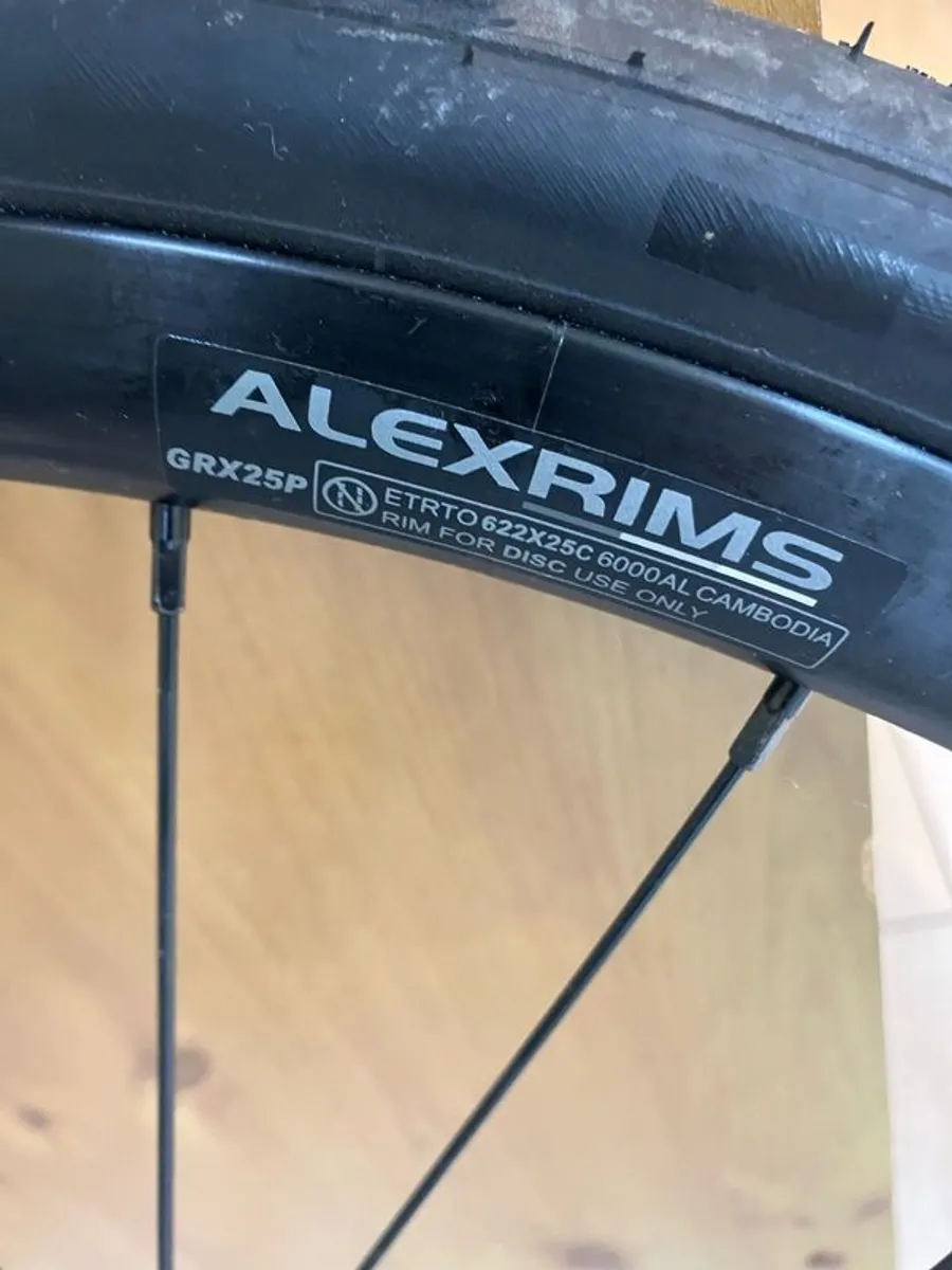 Alex rims 700 x 32 mm tyres, rotors 160mm - Image 3