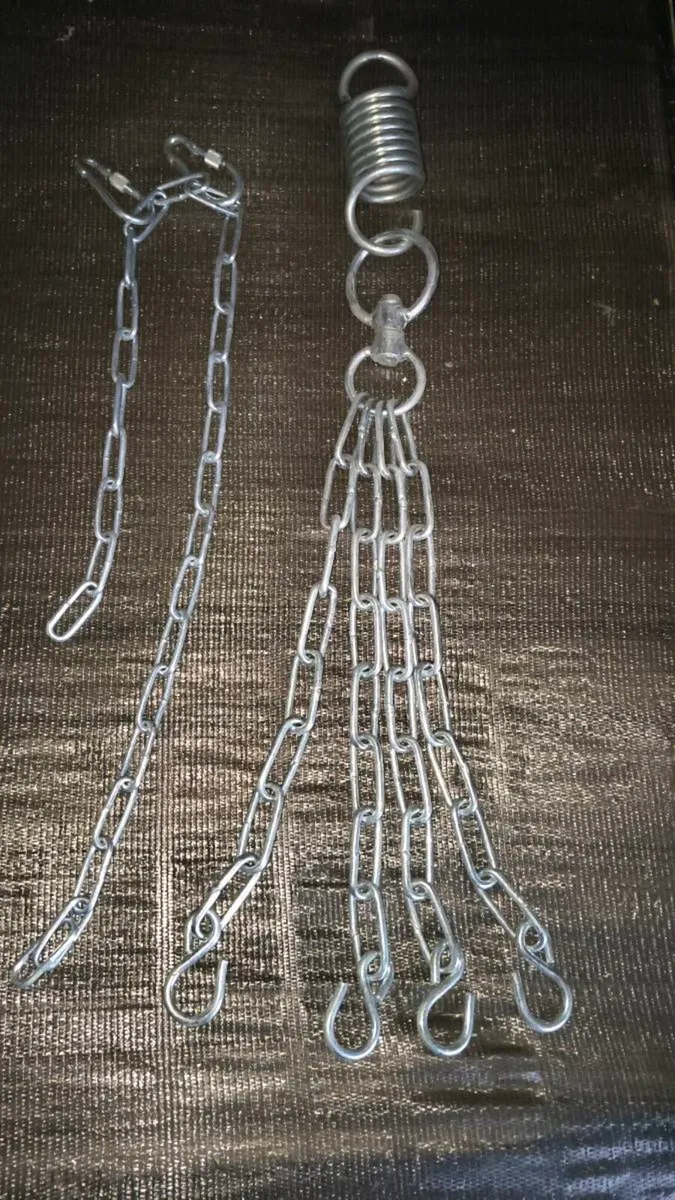 Punch Bag with chains - Image 2