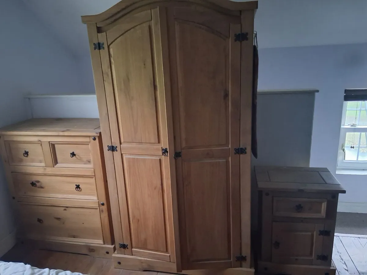 Bedroom furniture - Image 1