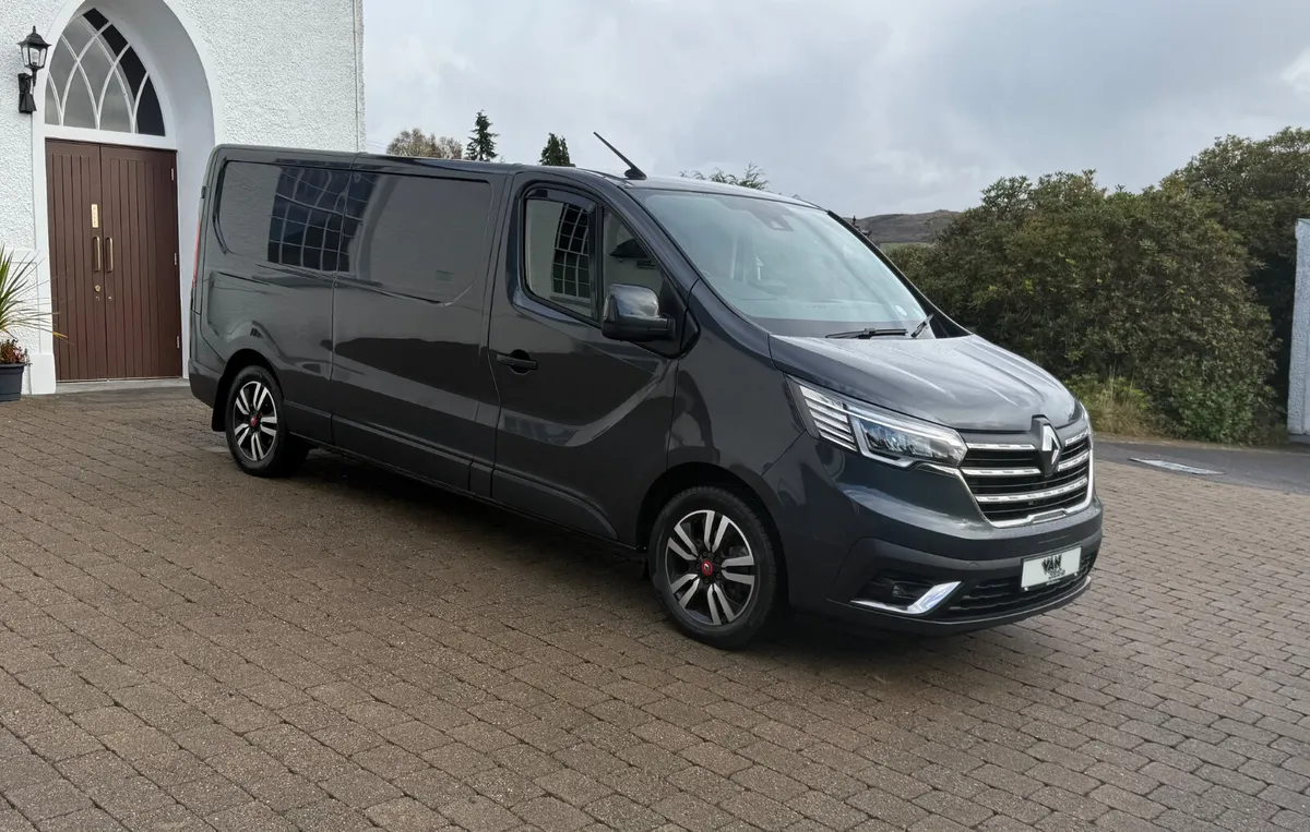 2022 (222 Reg) Renault Trafic Exclusive 170bhpAuto - Image 1