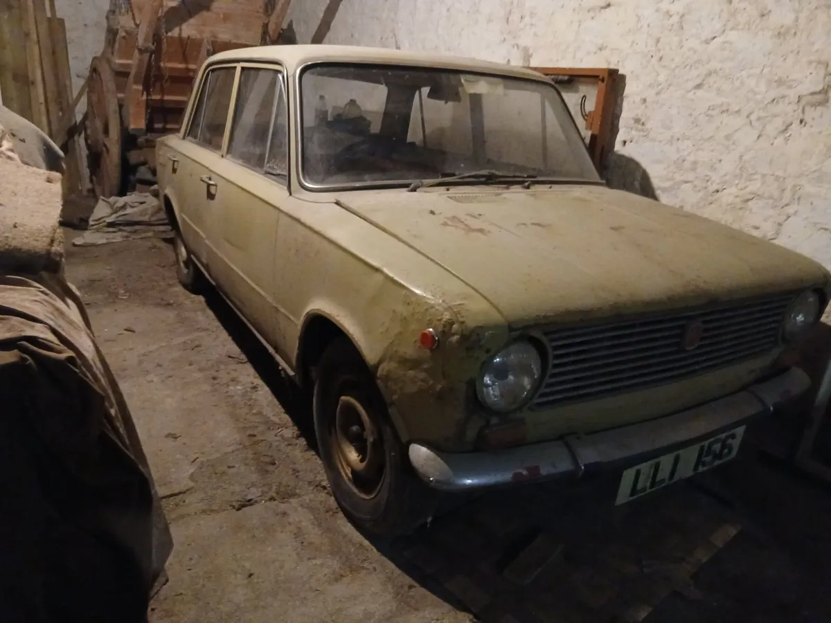 Vintage car - Image 1